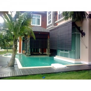 pool with outdoor window blinds 1