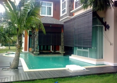 pool with outdoor window blinds 1