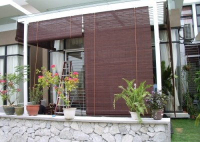 outdoor garden with woodne blinds 4